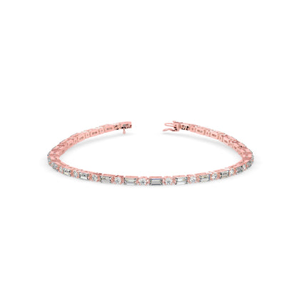 Tennis bracelet with round lab grown diamonds